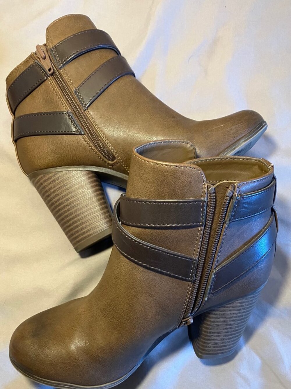 Material Girl Leather Ankle Boots Buckle Side Zip Block Heel Booties Size 8
